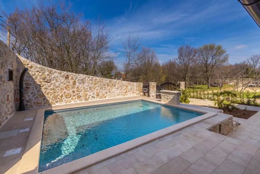 Villa 220m² in Croatia, Dobrinj. Priced at 955000€ rent photo-1