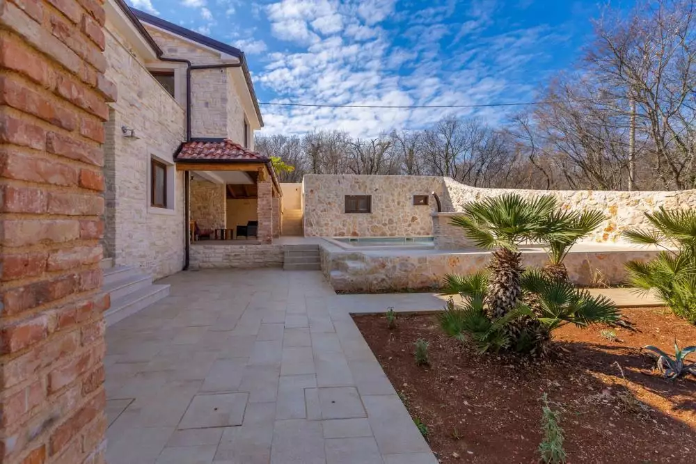 Villa 220m² in Croatia, Dobrinj. Priced at 955000€ rent photo-2