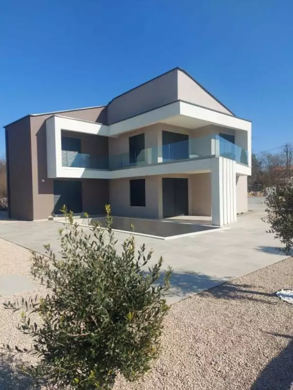 Villa 180m² in Croatia, Vrbnik. Priced at 695000€ rent photo-2