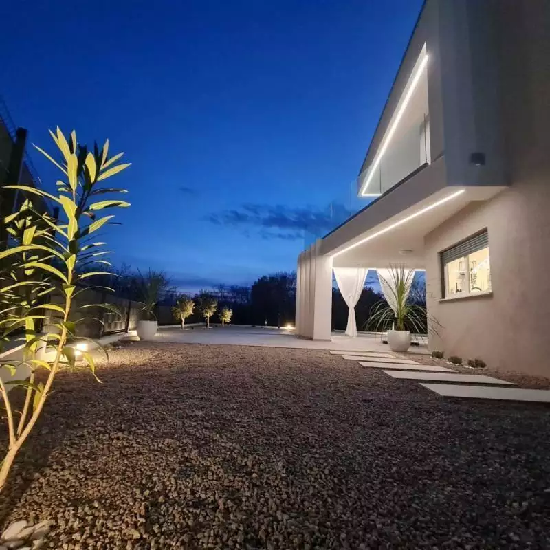 Villa 180m² in Croatia, Vrbnik. Priced at 695000€ rent photo-3