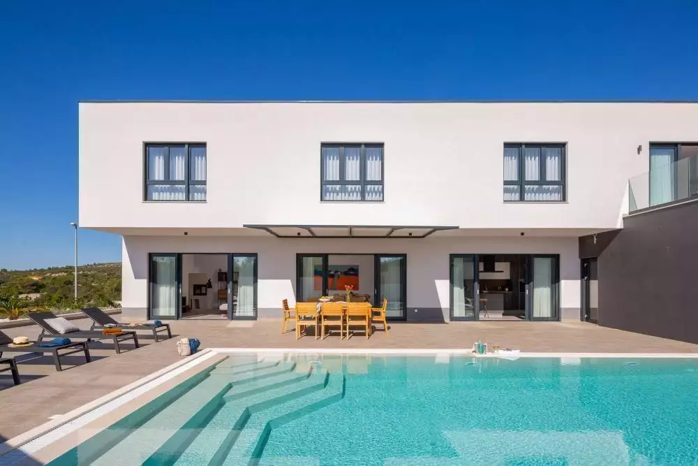 Villa 400m² in Croatia, Milna. Priced at 1350000€ rent photo-2