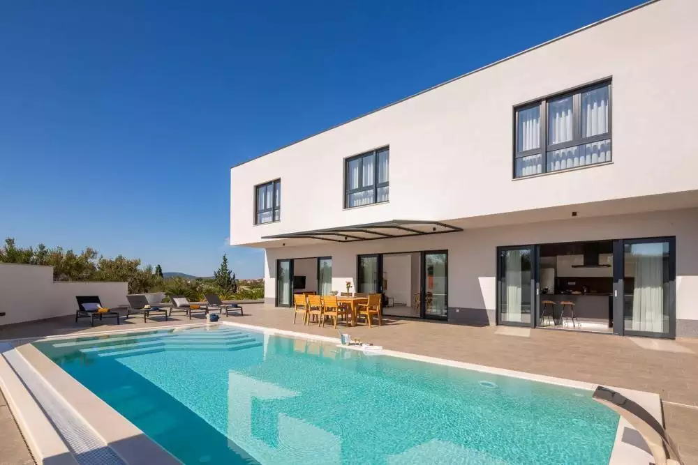 Villa 400m² in Croatia, Milna. Priced at 1350000€ rent photo-4