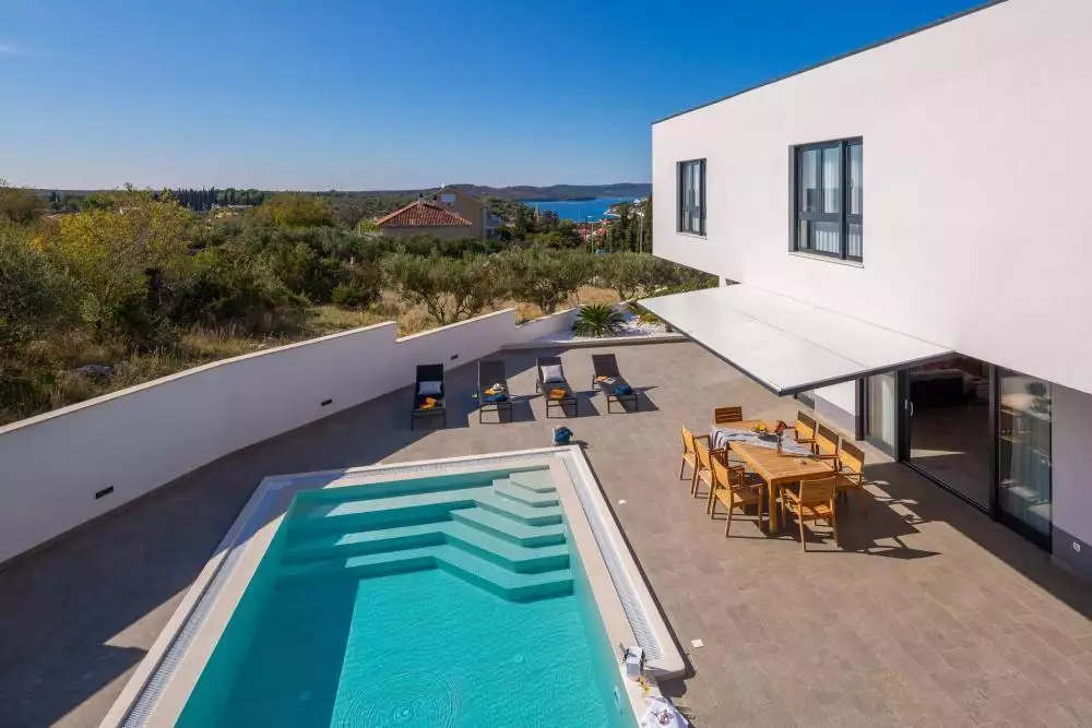 Villa 400m² in Croatia, Milna. Priced at 1350000€ rent photo-5