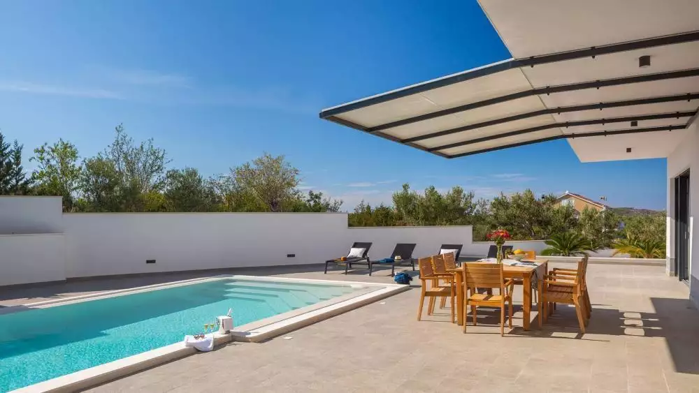 Villa 400m² in Croatia, Milna. Priced at 1350000€ rent photo-6