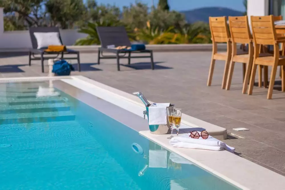 Villa 400m² in Croatia, Milna. Priced at 1350000€ rent photo-16