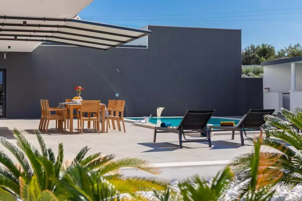 Villa 400m² in Croatia, Milna. Priced at 1350000€ rent photo-17