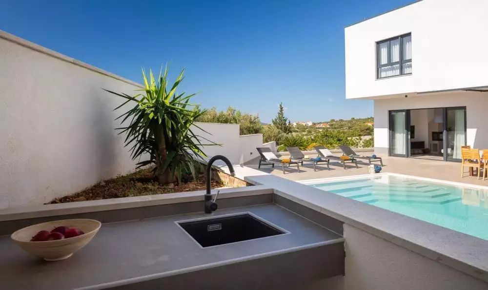 Villa 400m² in Croatia, Milna. Priced at 1350000€ rent photo-19