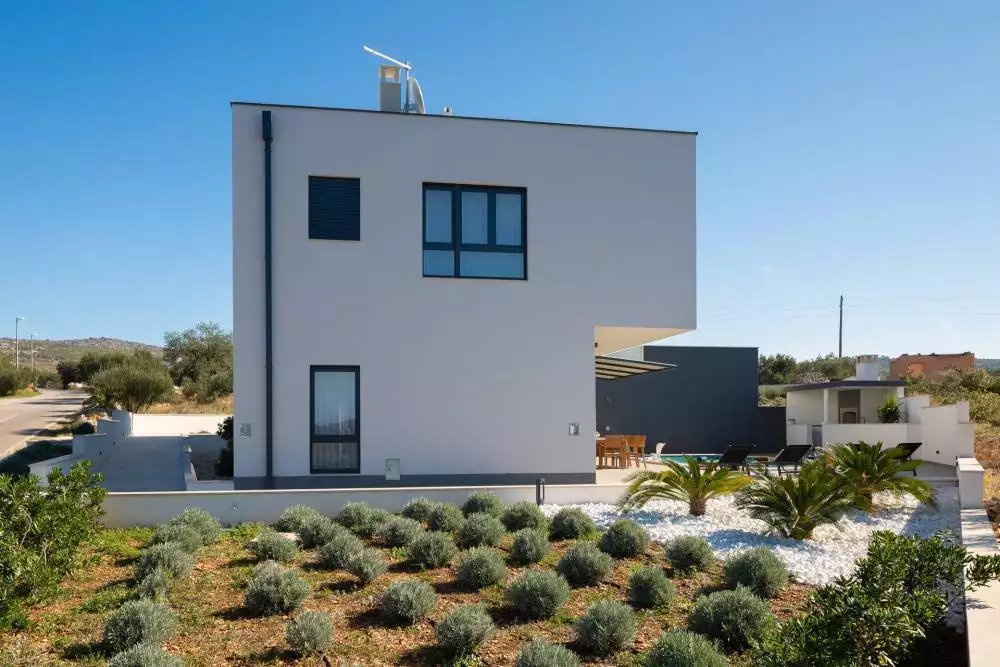 Villa 400m² in Croatia, Milna. Priced at 1350000€ rent photo-21