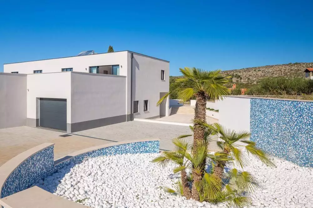 Villa 400m² in Croatia, Milna. Priced at 1350000€ rent photo-25