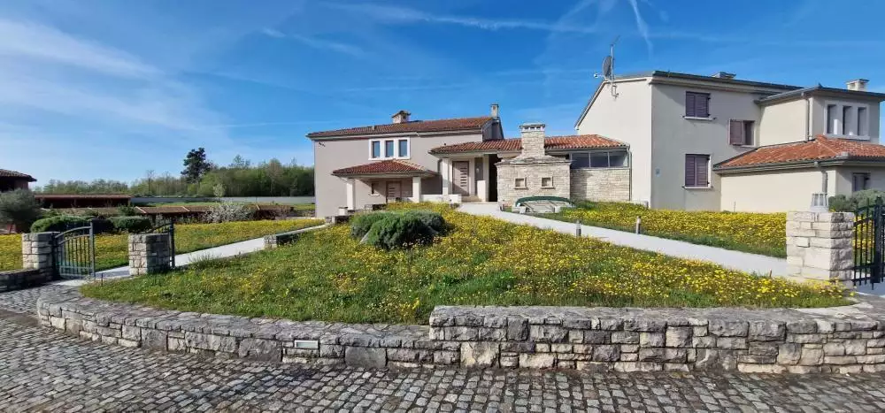 Hotels 729m² in Croatia, Barban. Priced at 1880000€ rent photo-2