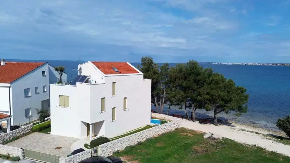 Villa 240m² in Croatia, Zadar. Priced at 1900000€ rent photo-1