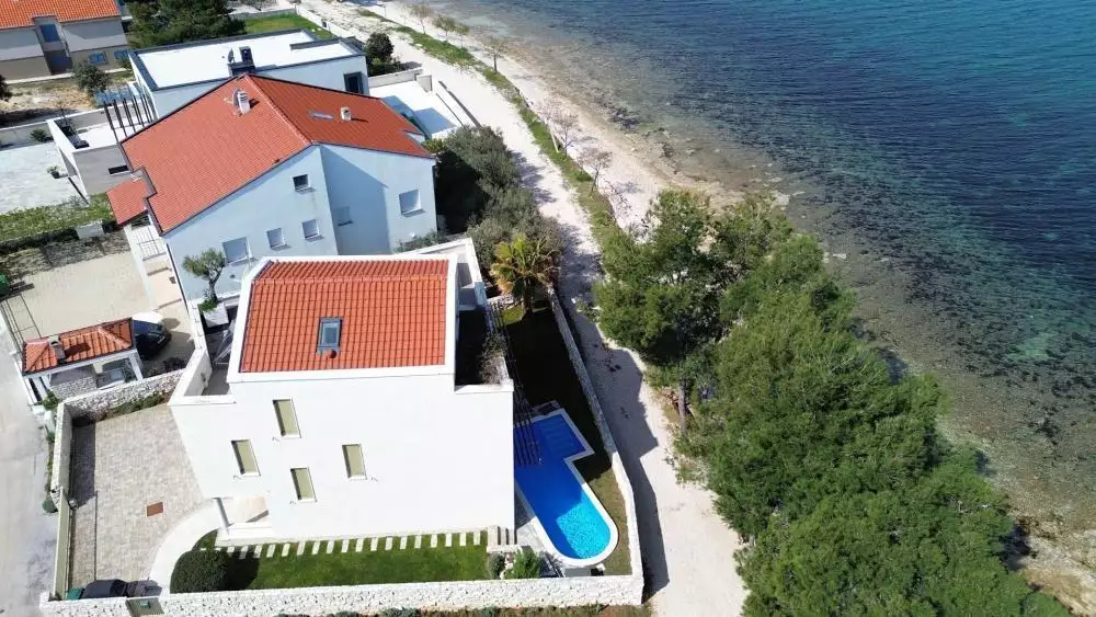 Villa 240m² in Croatia, Zadar. Priced at 1900000€ rent photo-2