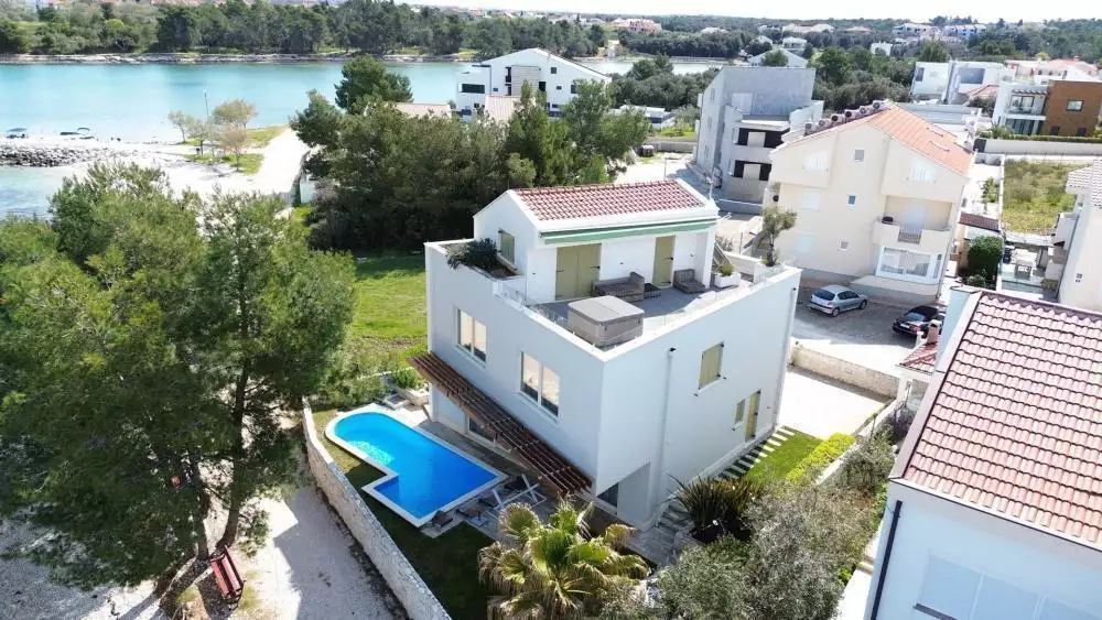 Villa 240m² in Croatia, Zadar. Priced at 1900000€ rent photo-6