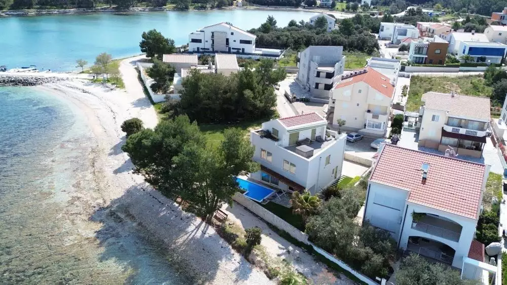 Villa 240m² in Croatia, Zadar. Priced at 1900000€ rent photo-8