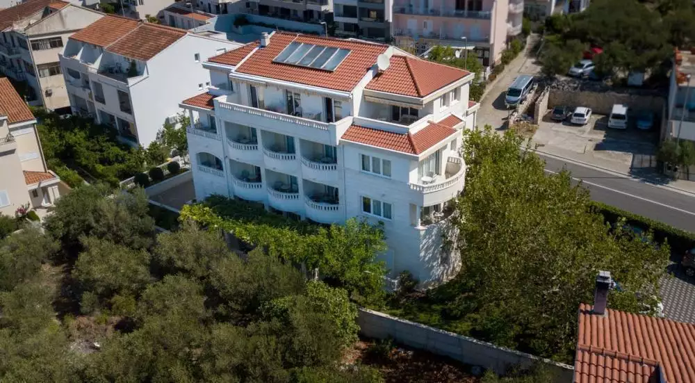 Hotels 1141m² in Croatia, Tucepi. Priced at 4300000€ rent photo-2