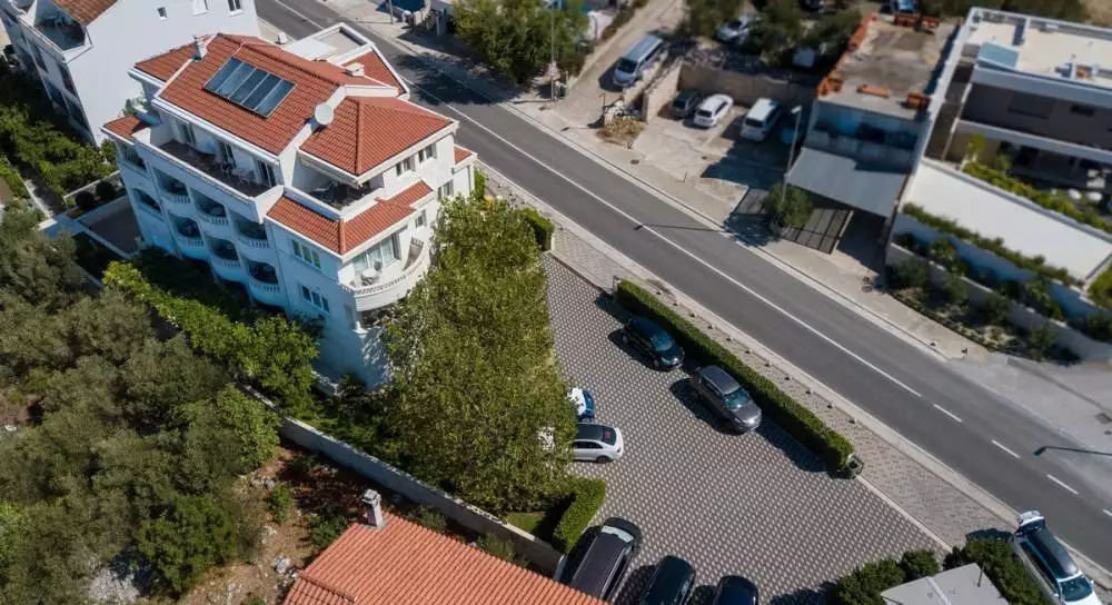 Hotels 1141m² in Croatia, Tucepi. Priced at 4300000€ rent photo-3