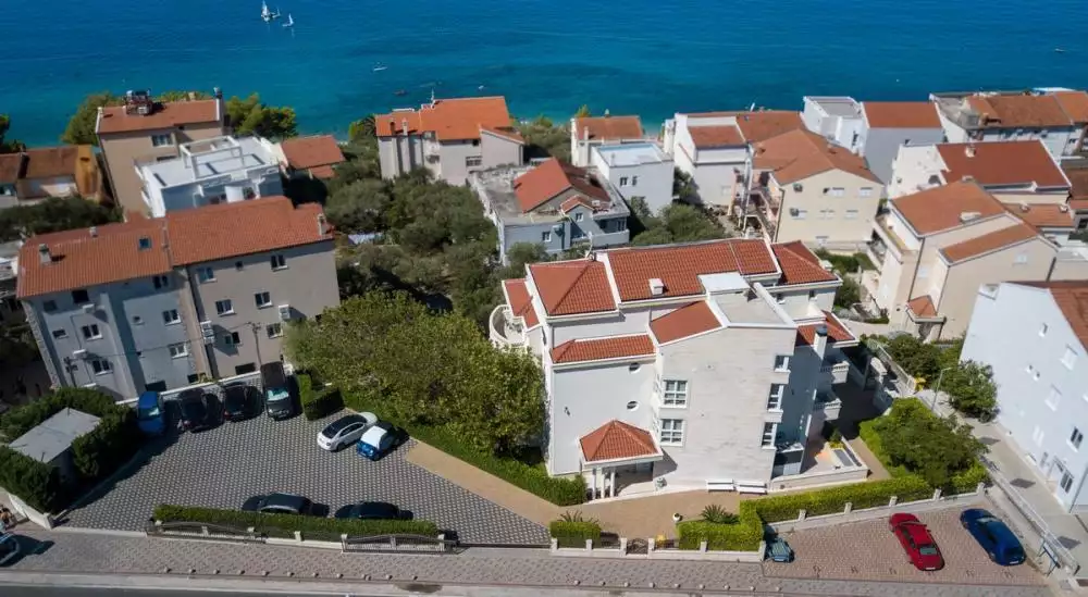 Hotels 1141m² in Croatia, Tucepi. Priced at 4300000€ rent photo-4