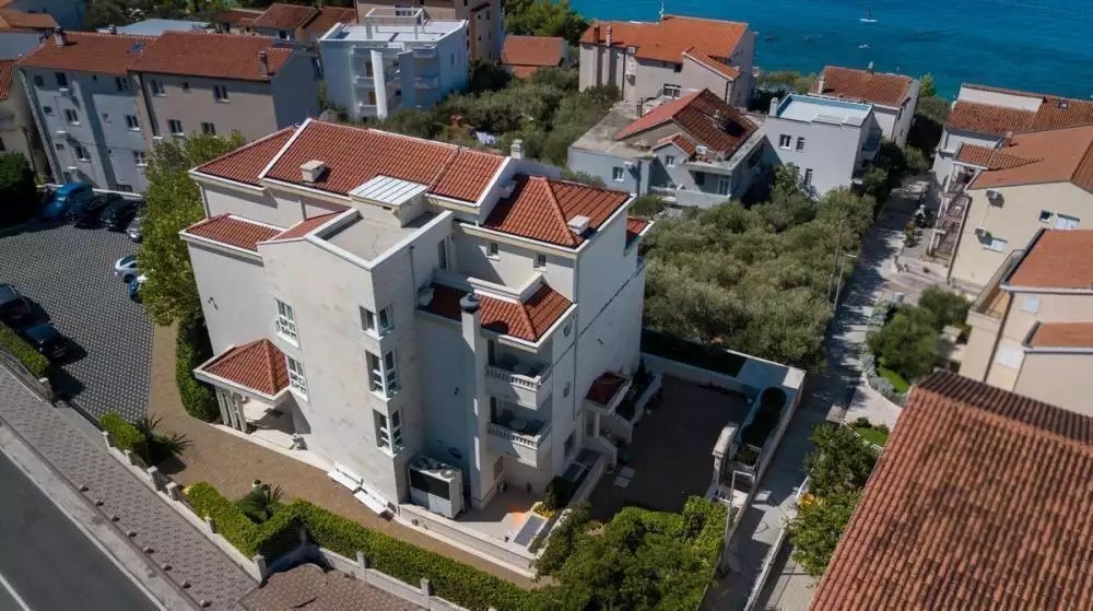 Hotels 1141m² in Croatia, Tucepi. Priced at 4300000€ rent photo-6