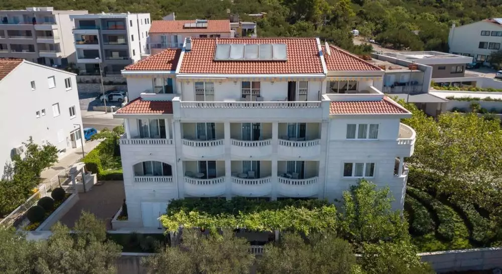 Hotels 1141m² in Croatia, Tucepi. Priced at 4300000€ rent photo-8