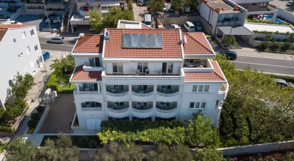 Hotels 1141m² in Croatia, Tucepi. Priced at 4300000€ rent photo-9