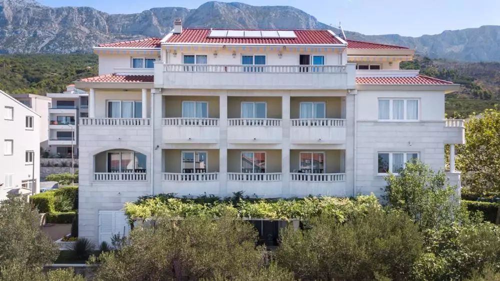 Hotels 1141m² in Croatia, Tucepi. Priced at 4300000€ rent photo-10