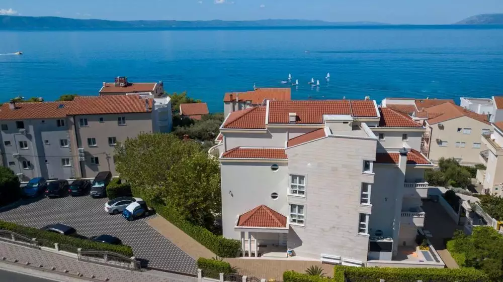 Hotels 1141m² in Croatia, Tucepi. Priced at 4300000€ rent photo-12
