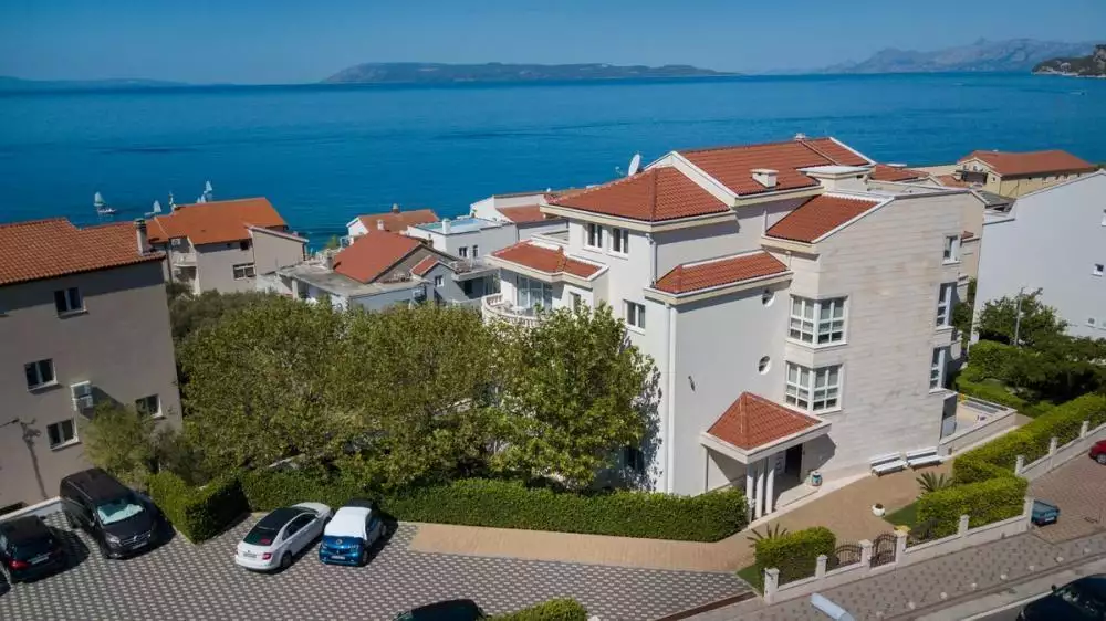 Hotels 1141m² in Croatia, Tucepi. Priced at 4300000€ rent photo-13