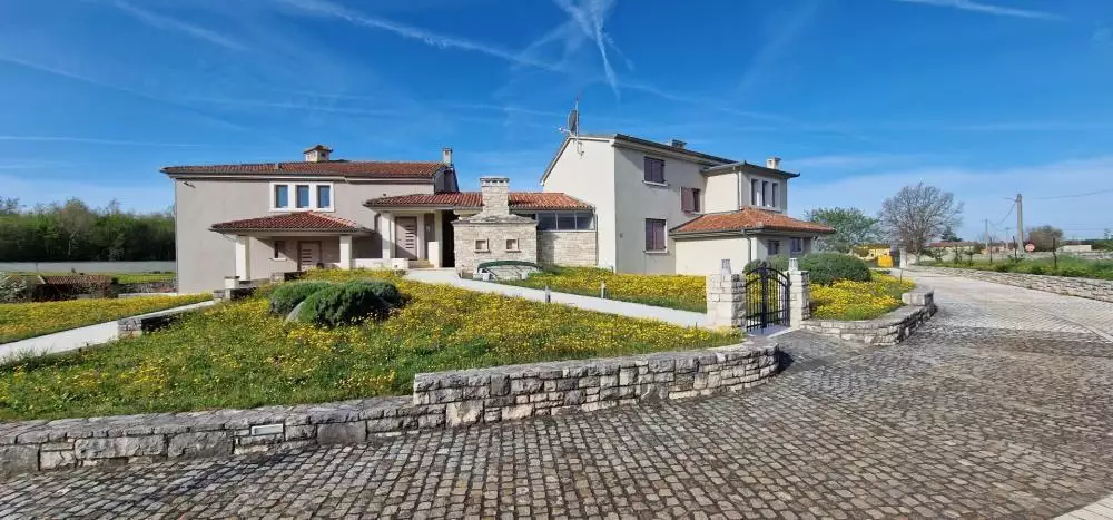 Hotels 729m² in Croatia, Barban. Priced at 1880000€ rent photo-1