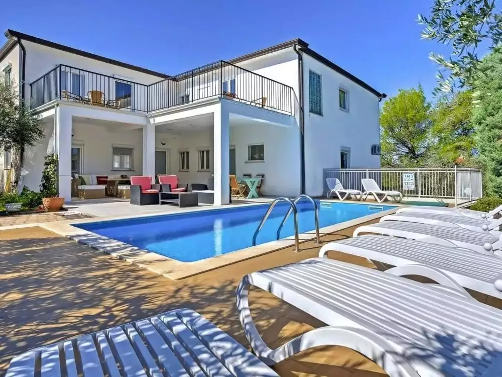 Hotels 380m² in Croatia, Umag. Priced at 1500000€ rent photo-2