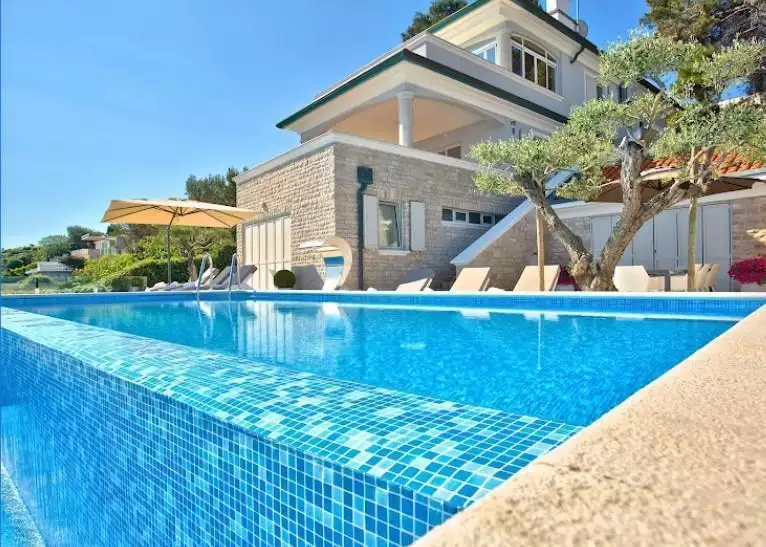 Villa 280m² in Croatia, Umag. Priced at 2400000€ rent photo-2