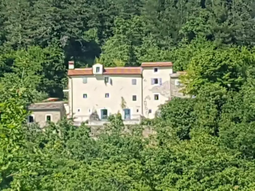 Villa 465m² in Croatia, Motovun. Priced at 780000€ rent photo-1