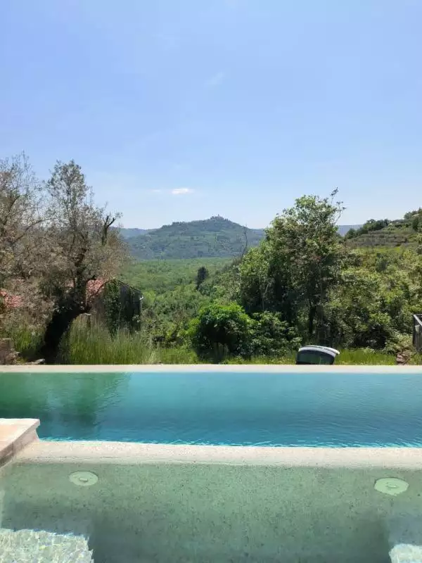 Villa 465m² in Croatia, Motovun. Priced at 780000€ rent photo-7