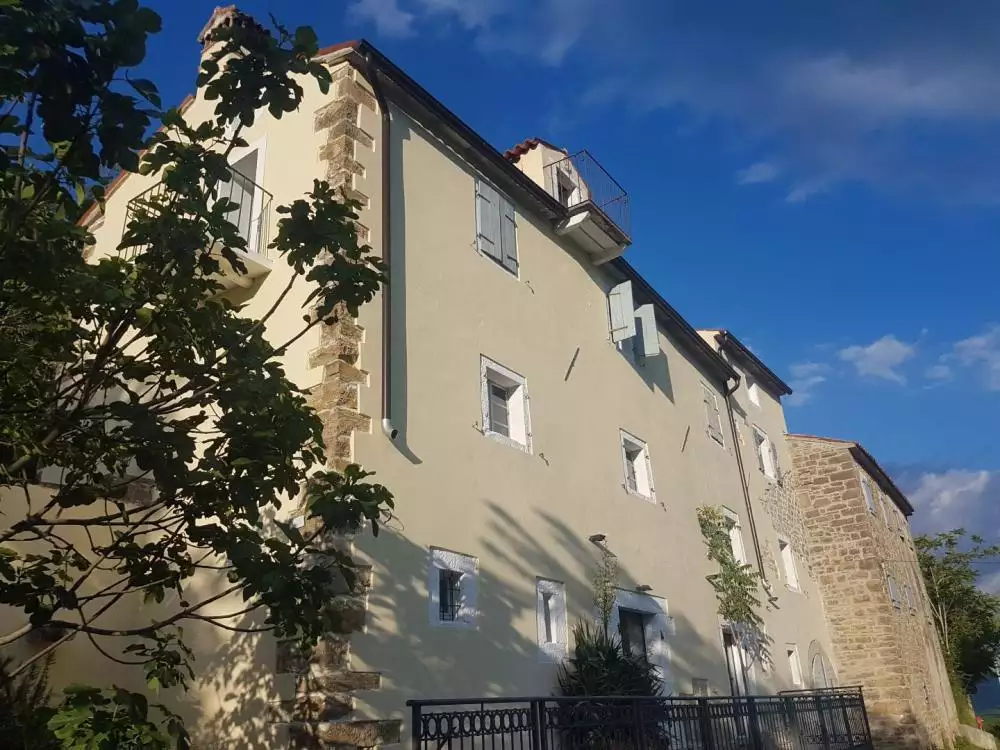 Villa 465m² in Croatia, Motovun. Priced at 780000€ rent photo-11