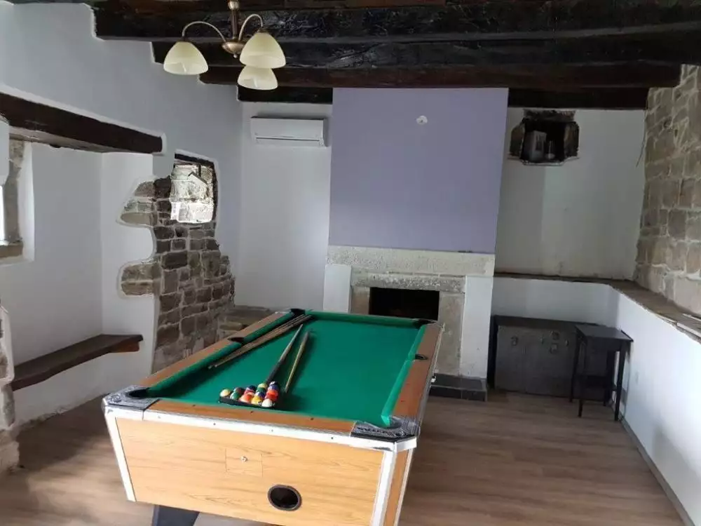 Villa 465m² in Croatia, Motovun. Priced at 780000€ rent photo-17