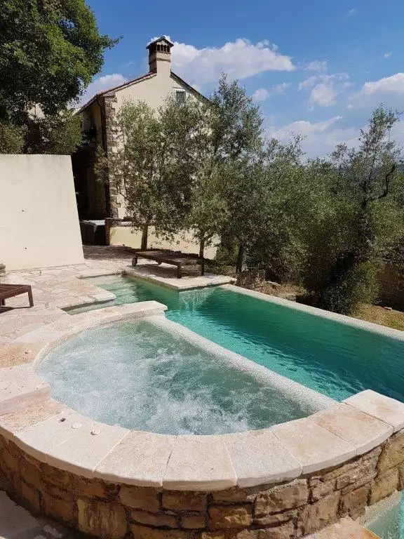 Villa 465m² in Croatia, Motovun. Priced at 780000€ rent photo-22