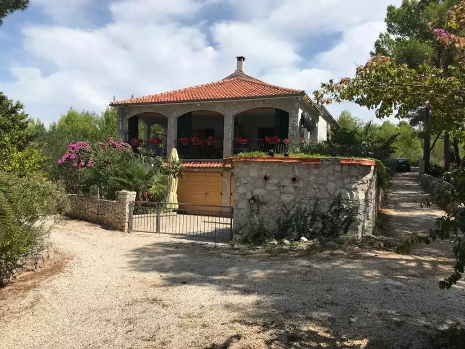 Villa 200m² in Croatia, Brac. Priced at 1253000€ rent photo-1