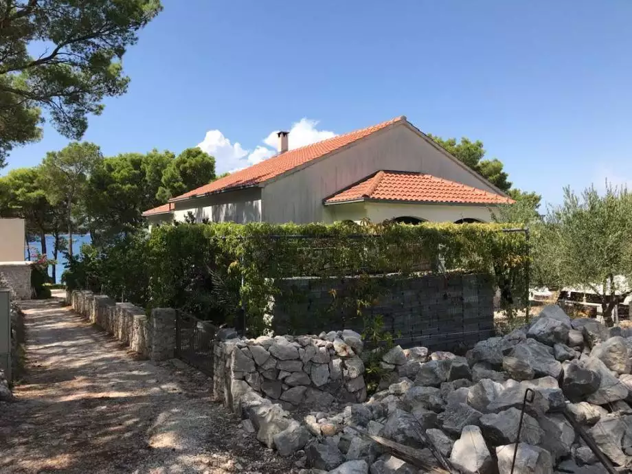 Villa 200m² in Croatia, Brac. Priced at 1253000€ rent photo-2