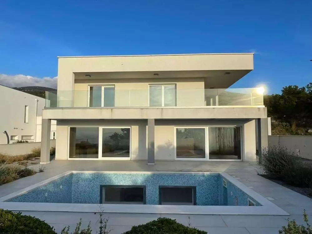 Villa 250m² in Croatia, Klenovica. Priced at 690000€ rent photo-1