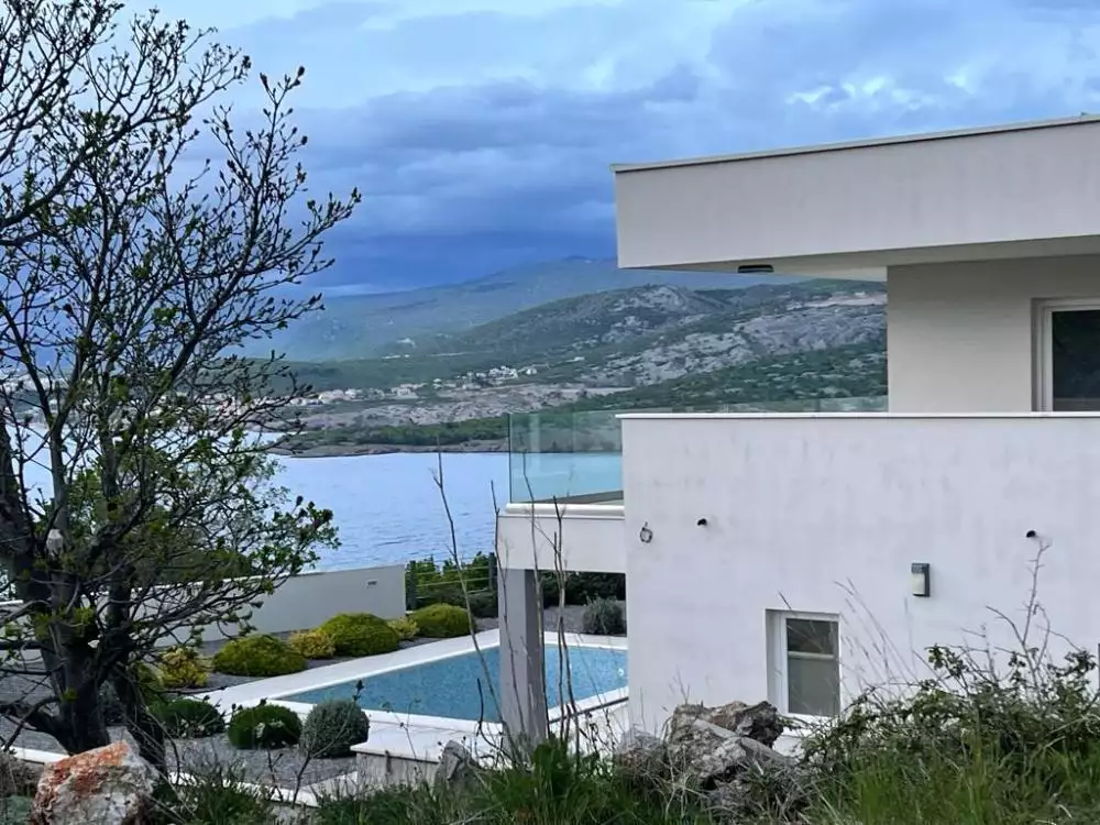Villa 250m² in Croatia, Klenovica. Priced at 690000€ rent photo-3