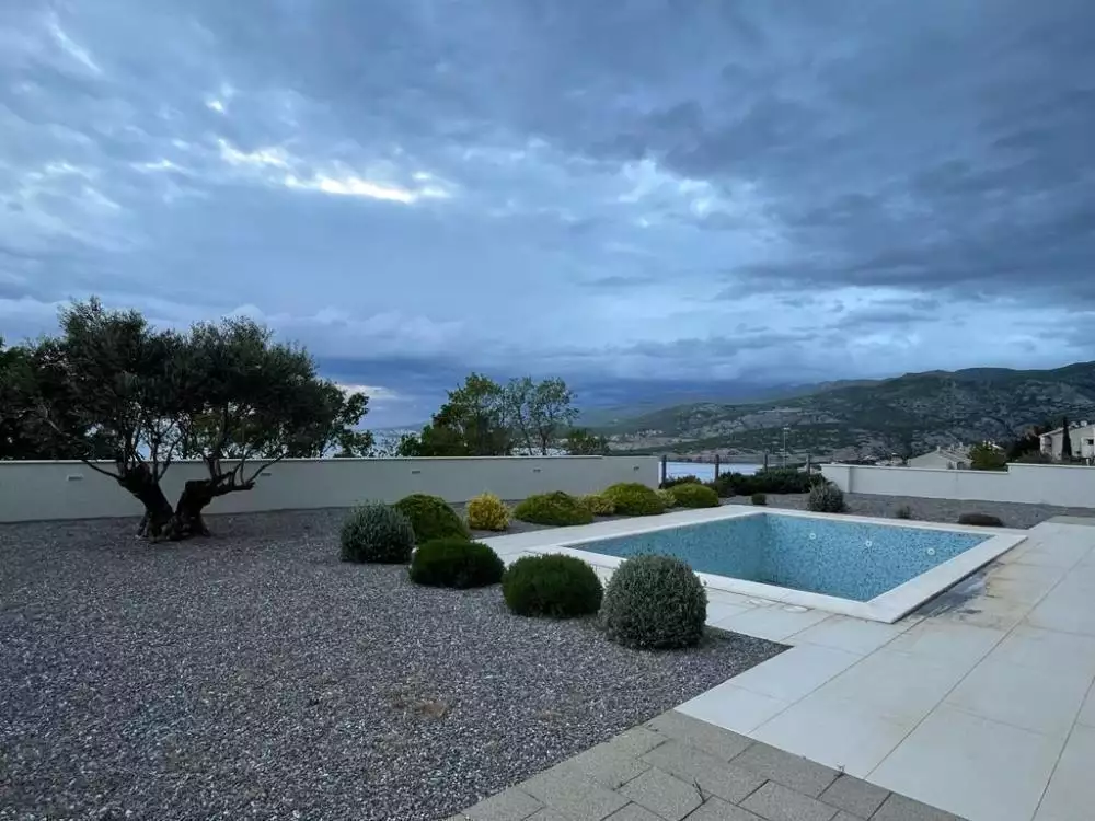Villa 250m² in Croatia, Klenovica. Priced at 690000€ rent photo-4