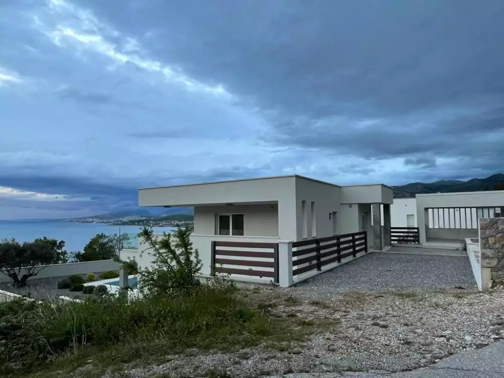 Villa 250m² in Croatia, Klenovica. Priced at 690000€ rent photo-6