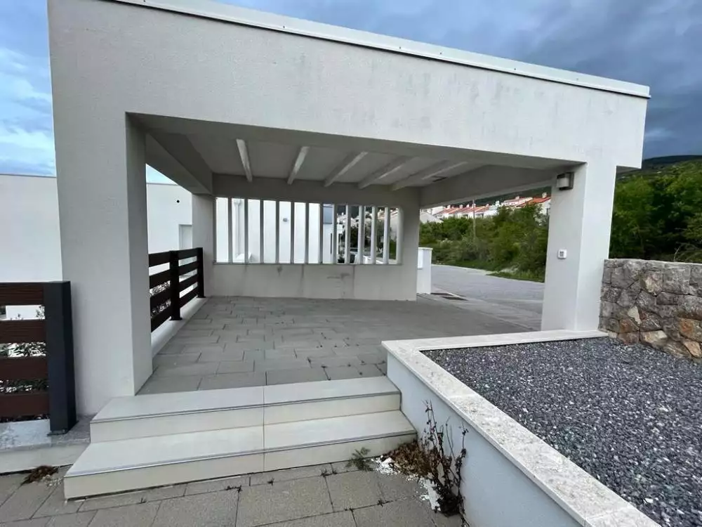 Villa 250m² in Croatia, Klenovica. Priced at 690000€ rent photo-9