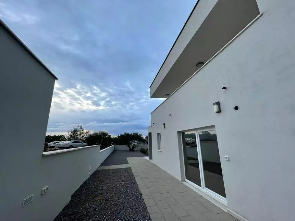 Villa 250m² in Croatia, Klenovica. Priced at 690000€ rent photo-11