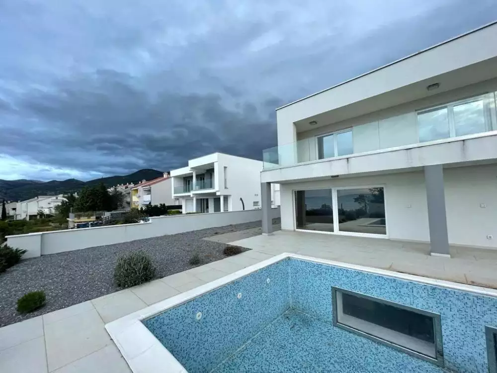 Villa 250m² in Croatia, Klenovica. Priced at 690000€ rent photo-18