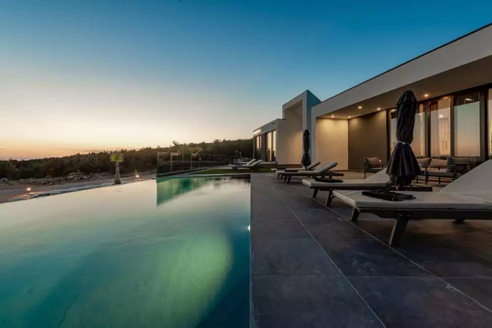 Villa 500m² in Croatia, Novalja. Priced at 4000000€ rent photo-3