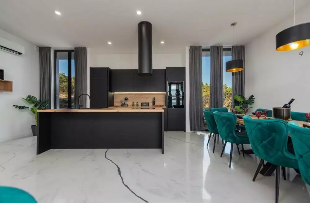 Villa 500m² in Croatia, Novalja. Priced at 4000000€ rent photo-14