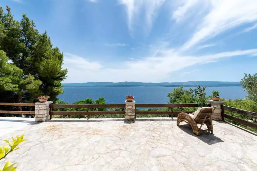 Hotels 302m² in France, Beaulieu-sur-Mer. Priced at 1370000€ rent photo-2