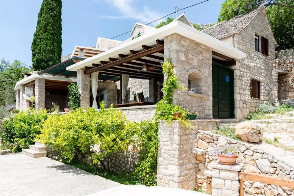 Hotels 302m² in France, Beaulieu-sur-Mer. Priced at 1370000€ rent photo-25
