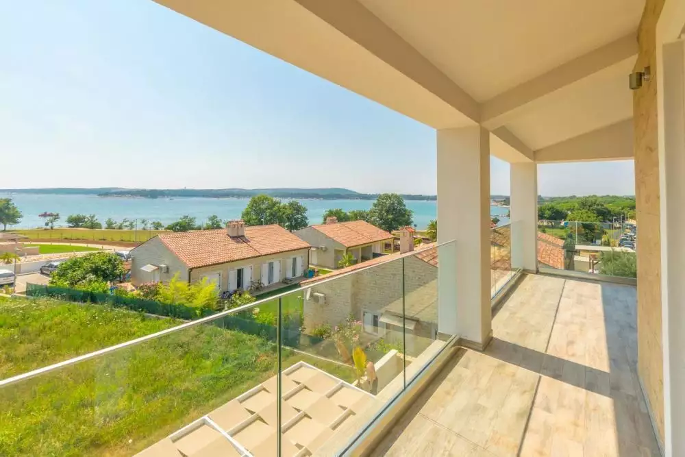 Villa 186m² in Croatia, Medulin. Priced at 830000€ rent photo-2