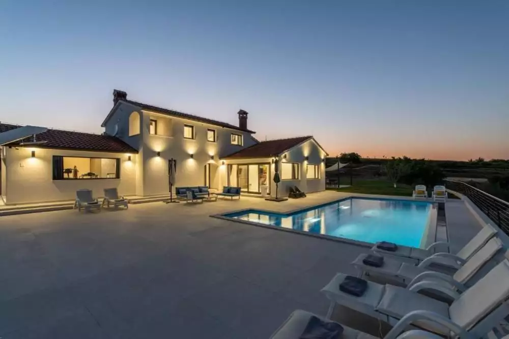 Villa 200m² in Croatia, Buzet. Priced at 2075000€ rent photo-1